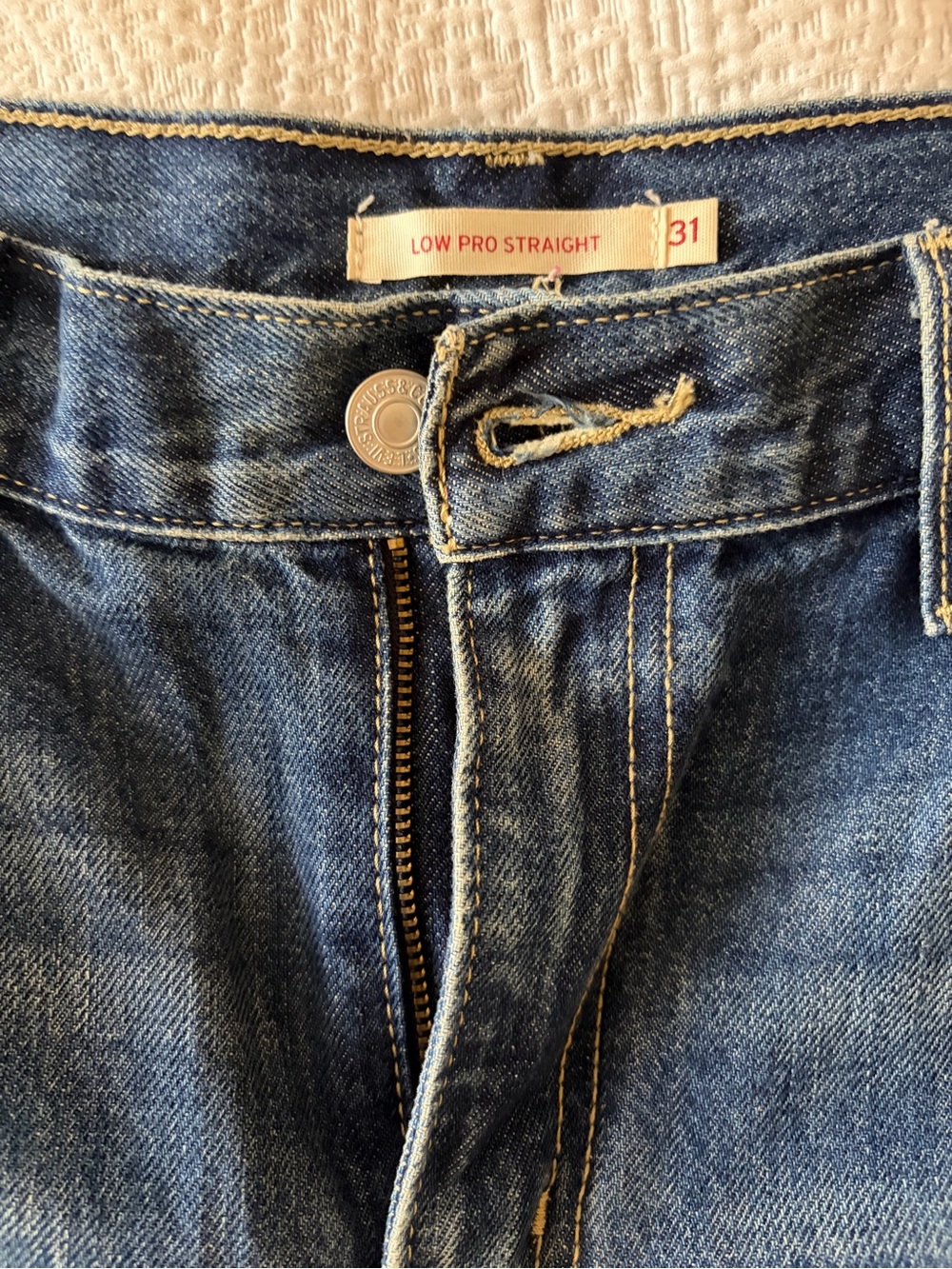 Levi's Women's Straight Leg Jeans in Medium Blue Denim - Picture 7 of 7